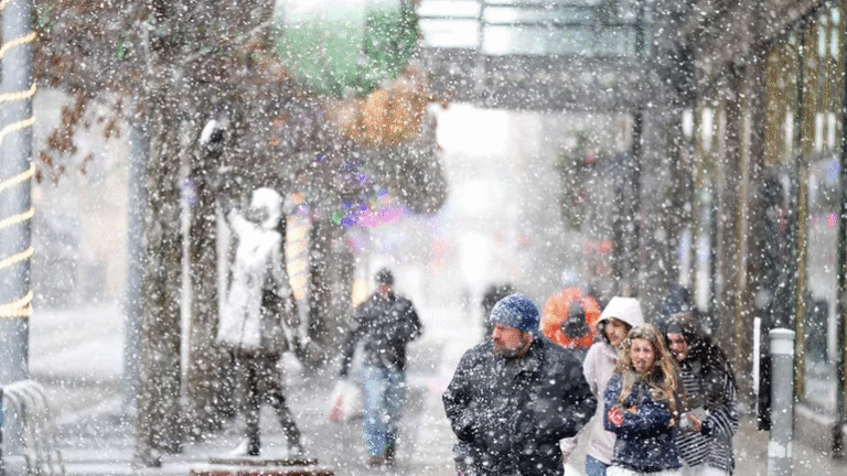 50 ஆண்டுகளுக்குப் பின் கடும் குளிரில் கனடா!